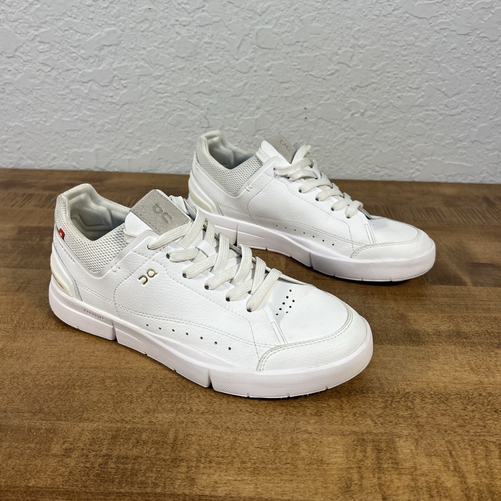On Cloud The Roger Shoe Women's Size 7.5 White Gold Leather Low Top Sneakers